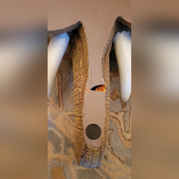 Design Toscano Lord Earl Houghton's Elephant   Wall Sculpture - Picture 6 of 11